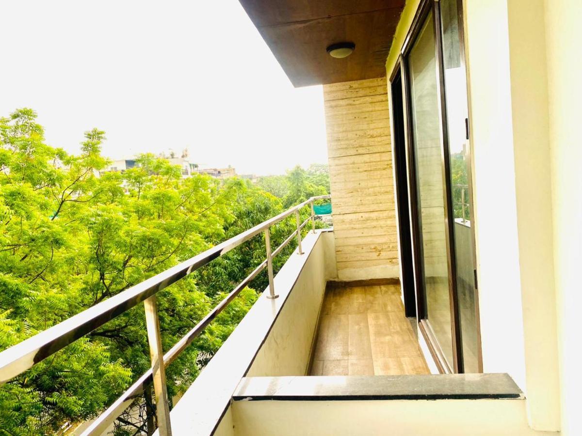 Qotel Hotel Rajouri Garden Above Ritu Marbles, Near Rajouri Garden Metro Station-Couple Friendly New Delhi Ngoại thất bức ảnh