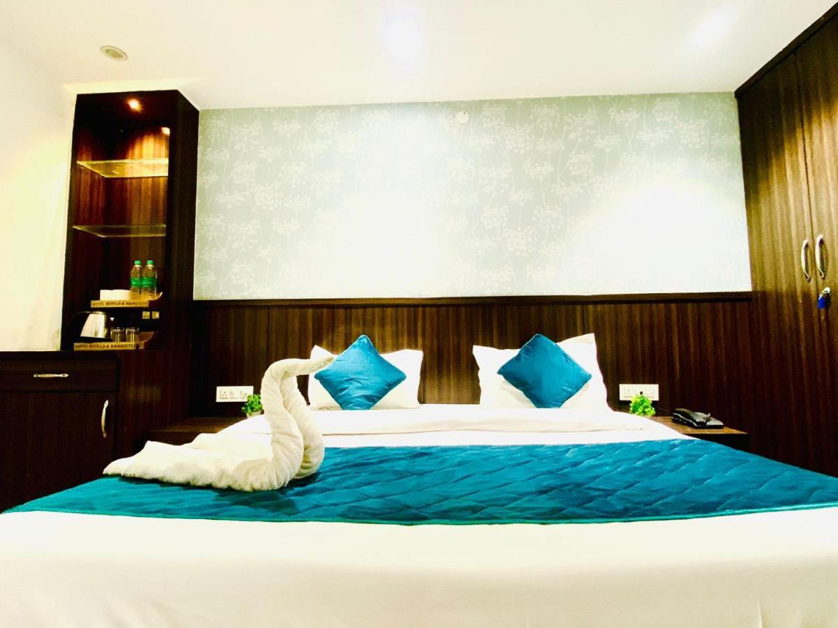 Qotel Hotel Rajouri Garden Above Ritu Marbles, Near Rajouri Garden Metro Station-Couple Friendly New Delhi Ngoại thất bức ảnh